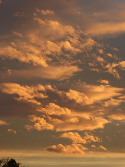 Free Stunning cloudscape captured at sunset with vivid colors and dramatic clouds in the sky. Stock Photo
