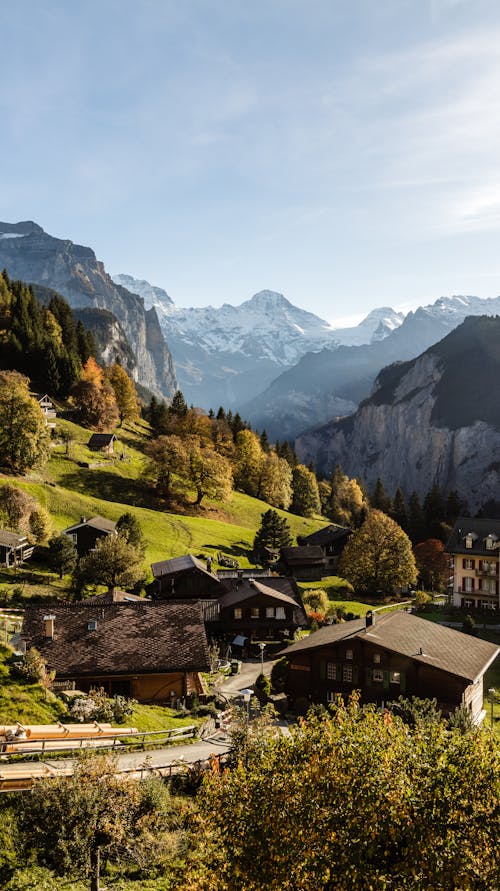 Alpler, çiftlik evi, dağ köyü içeren Ücretsiz stok fotoğraf
