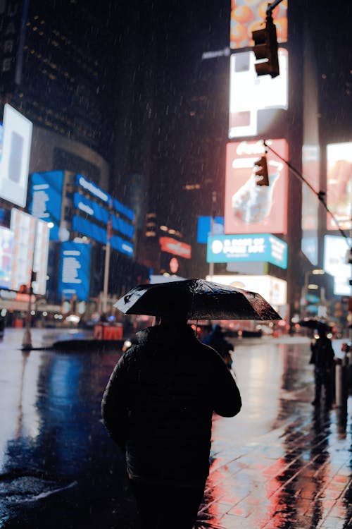 Fotobanka s bezplatnými fotkami na tému dážď, dáždnik, mesta