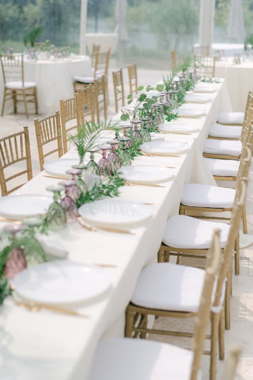 Simple and Elegant Table Setting at a Wedding Reception 