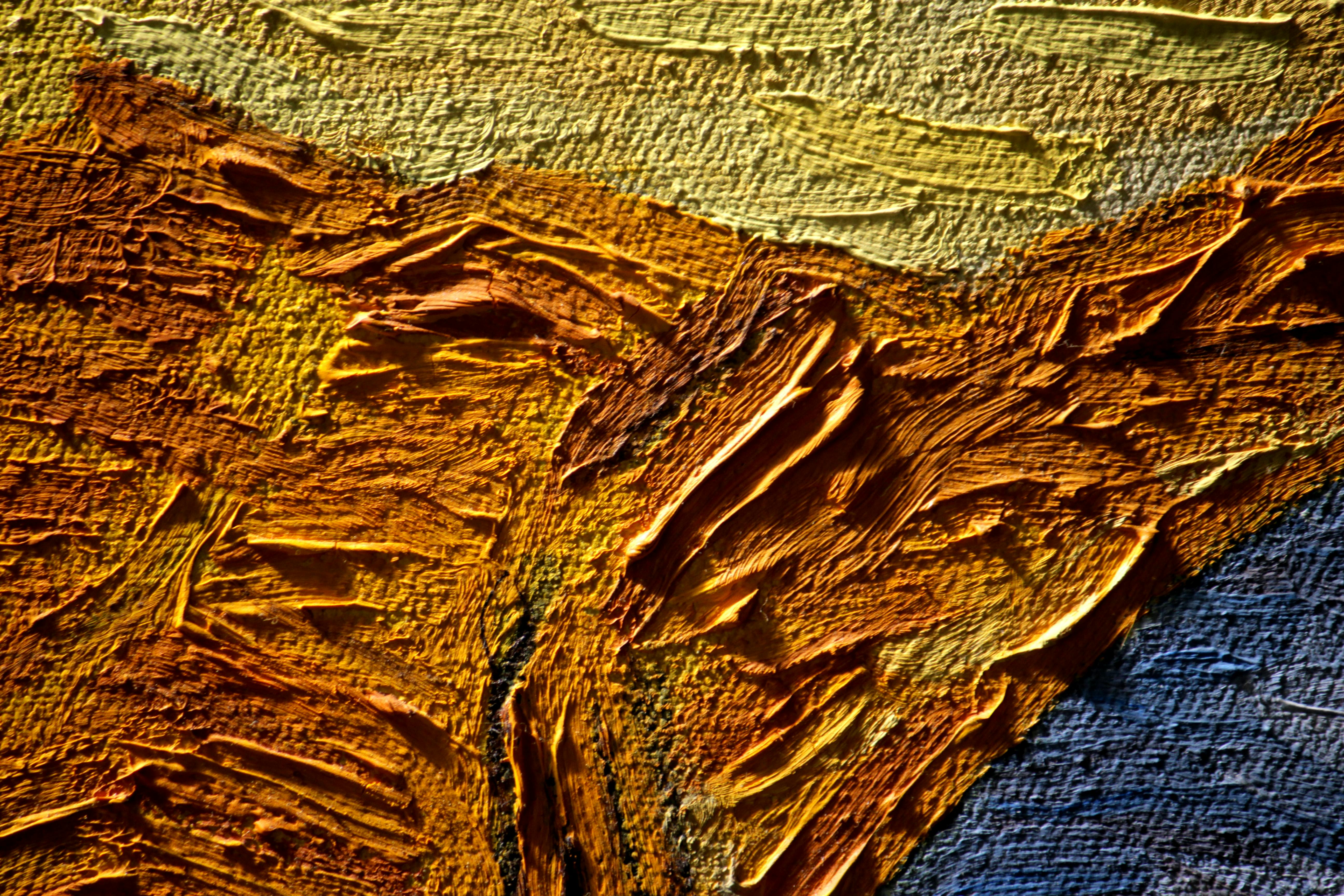 Arc-en-ciel après la pluie sur montagne