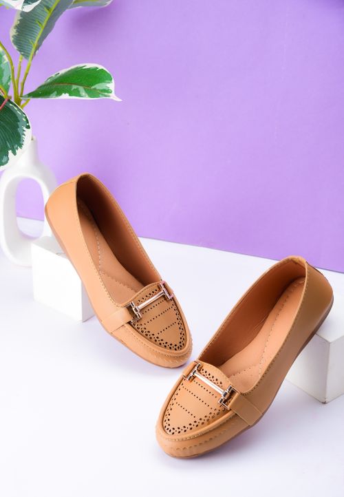 Free Fashionable tan loafers displayed against a vibrant purple backdrop. Stock Photo