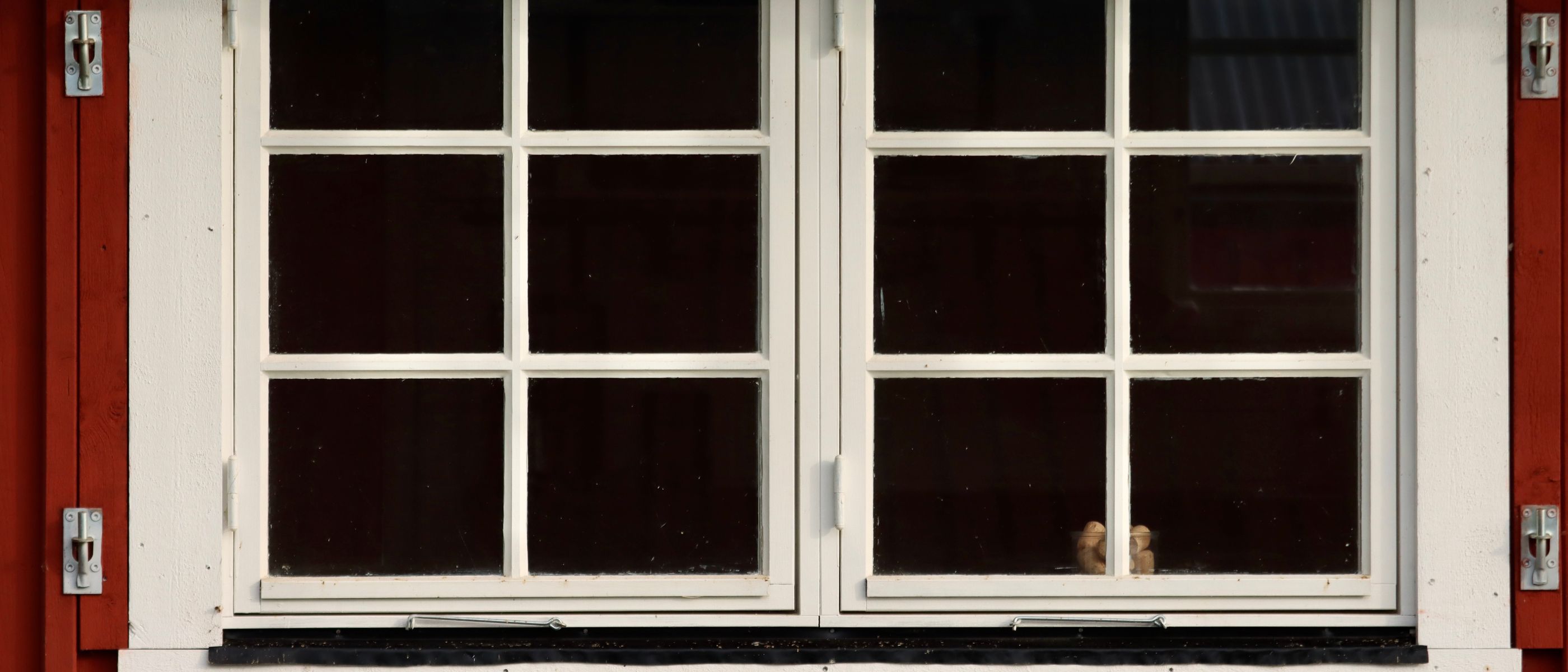 Exterior Painting in Horns Green — woodwork brushed to a crisp, smooth line