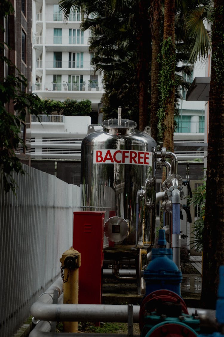 Stainless Tank With Steel Pipes 