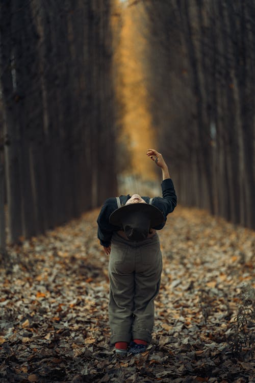 가을, 검은 모자, 검은 색 긴 소매의 무료 스톡 사진