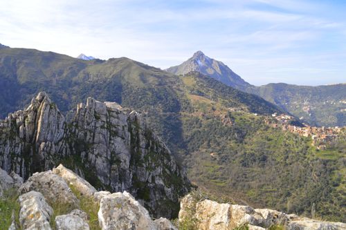 Free A breathtaking view of rugged mountain peaks with lush greenery and distant valleys in daylight. Stock Photo