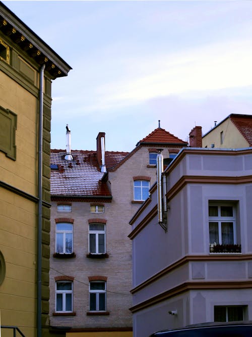 binalar, camlar, çatı kiremitleri içeren Ücretsiz stok fotoğraf