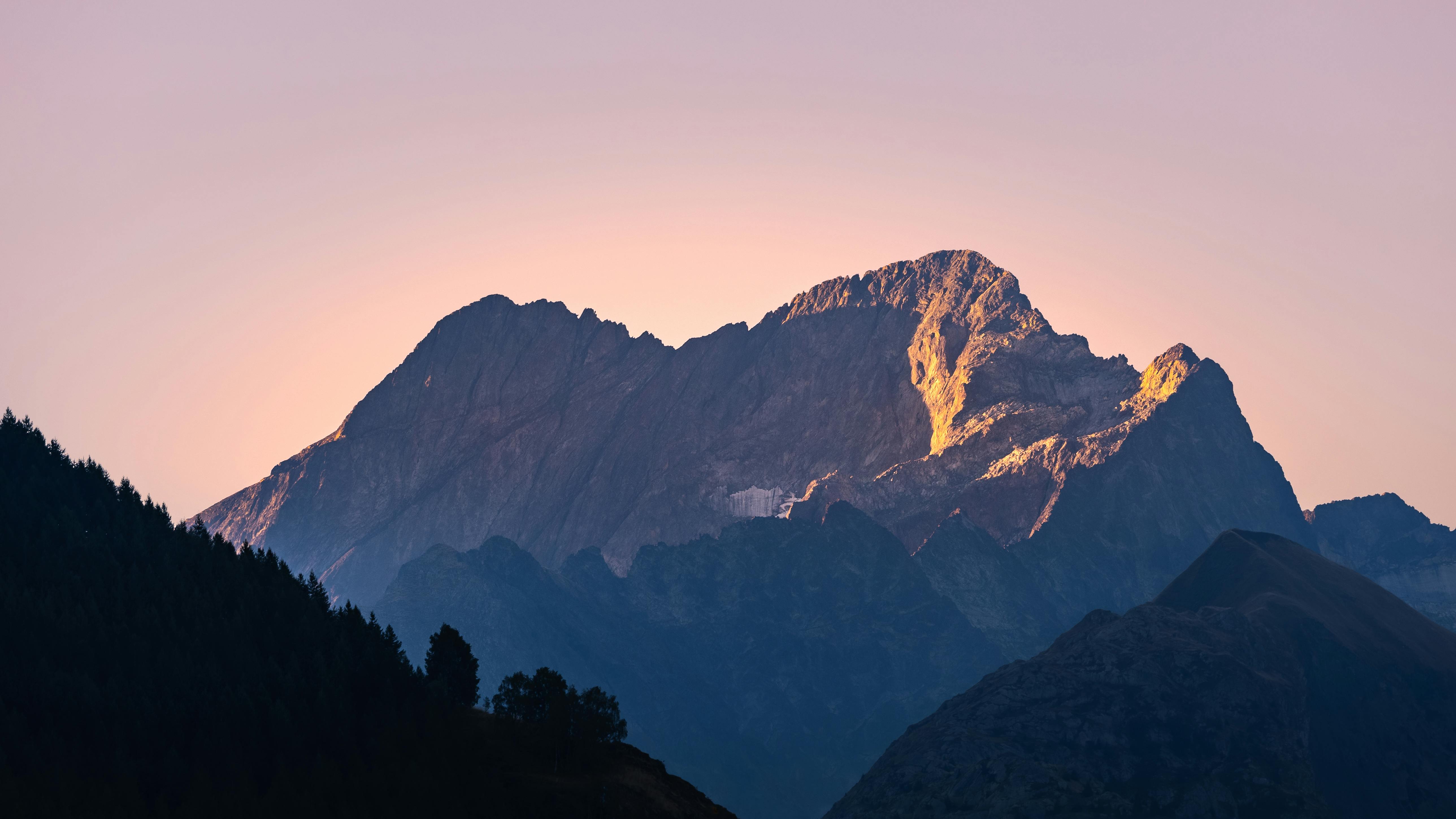 Lock in these travel deals before peak vacation season price surges — Photo by Marek Piwnicki on Pexels