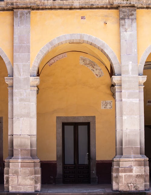 Arcos De Un Templo Antigüo