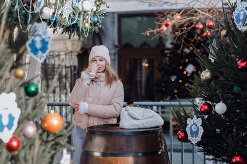 Kostenloses Stock Foto zu bar, blond, einwegbecher