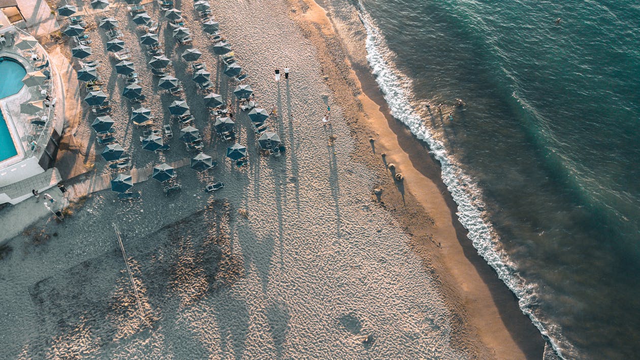 deniz kıyısı, drone çekimi, hava fotoğrafçılığı içeren Ücretsiz stok fotoğraf