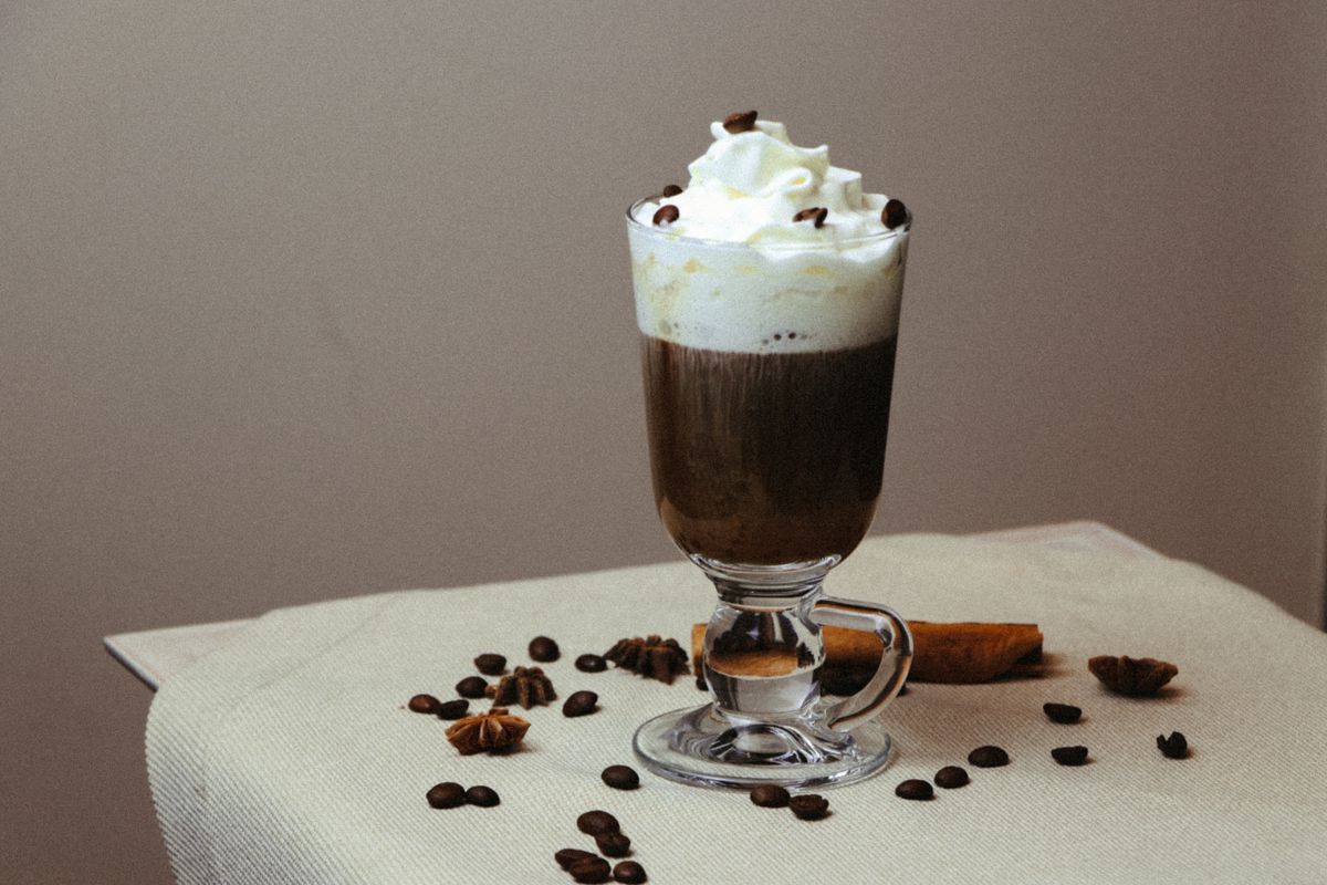 Recette Irish Coffee : whisky et crème - Préparation étape par étape : réussir un Irish Coffee parfait