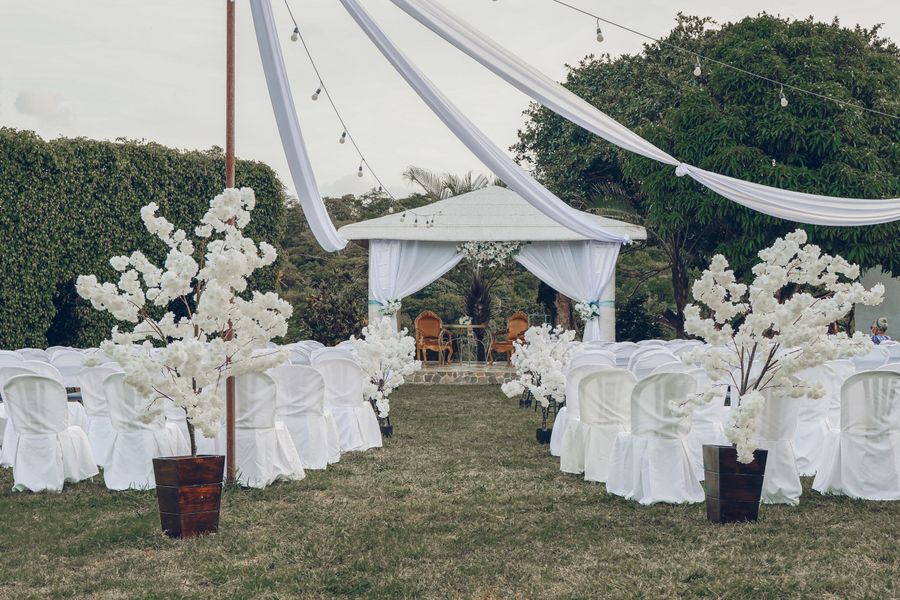 Área coberta com decoração para evento