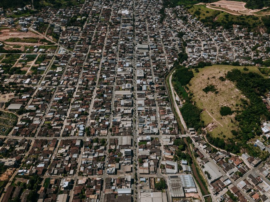 Bird's eye view of the suburban landscape in Coronel Fabriciano, Minas Gerais, Brazil.