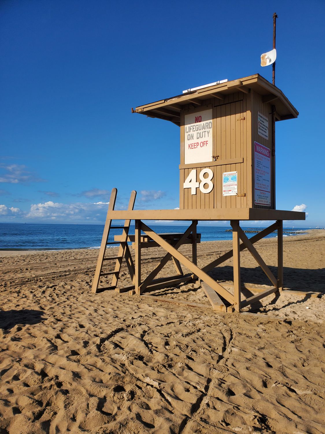 Lifeguard Post Draw Brown Wooden Lifeguard Post on Beach · Free Stock Photo
