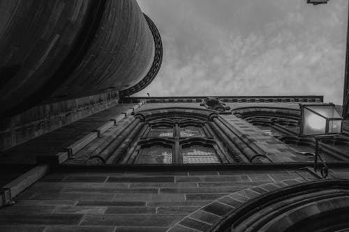 Immagine gratuita di architettura gotica, bianco e nero, chiesa