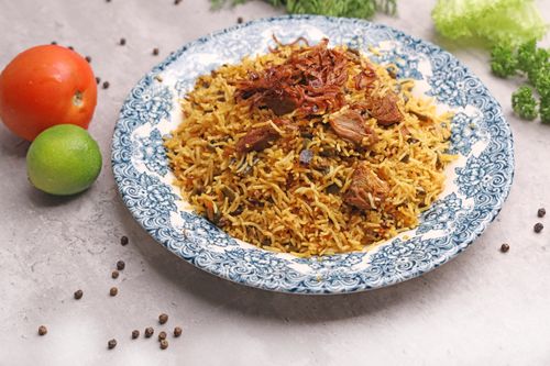 Free A flavorful biryani dish with succulent meat, served with herbs and spices, perfect for food photography. Stock Photo