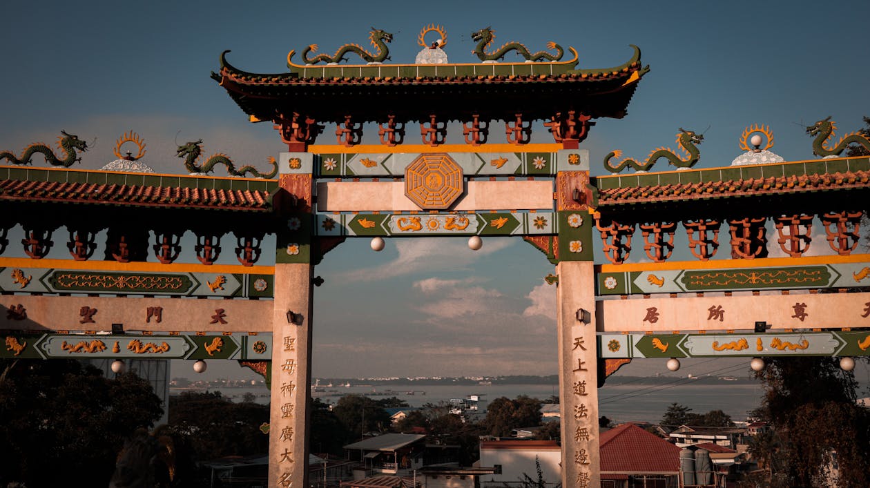 Chinese Temple Gate · Free Stock Photo