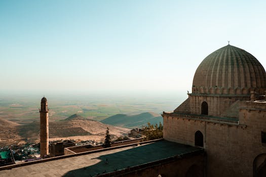 Explore the stunning historic architecture and sweeping landscapes of Mardin, Türkiye.
