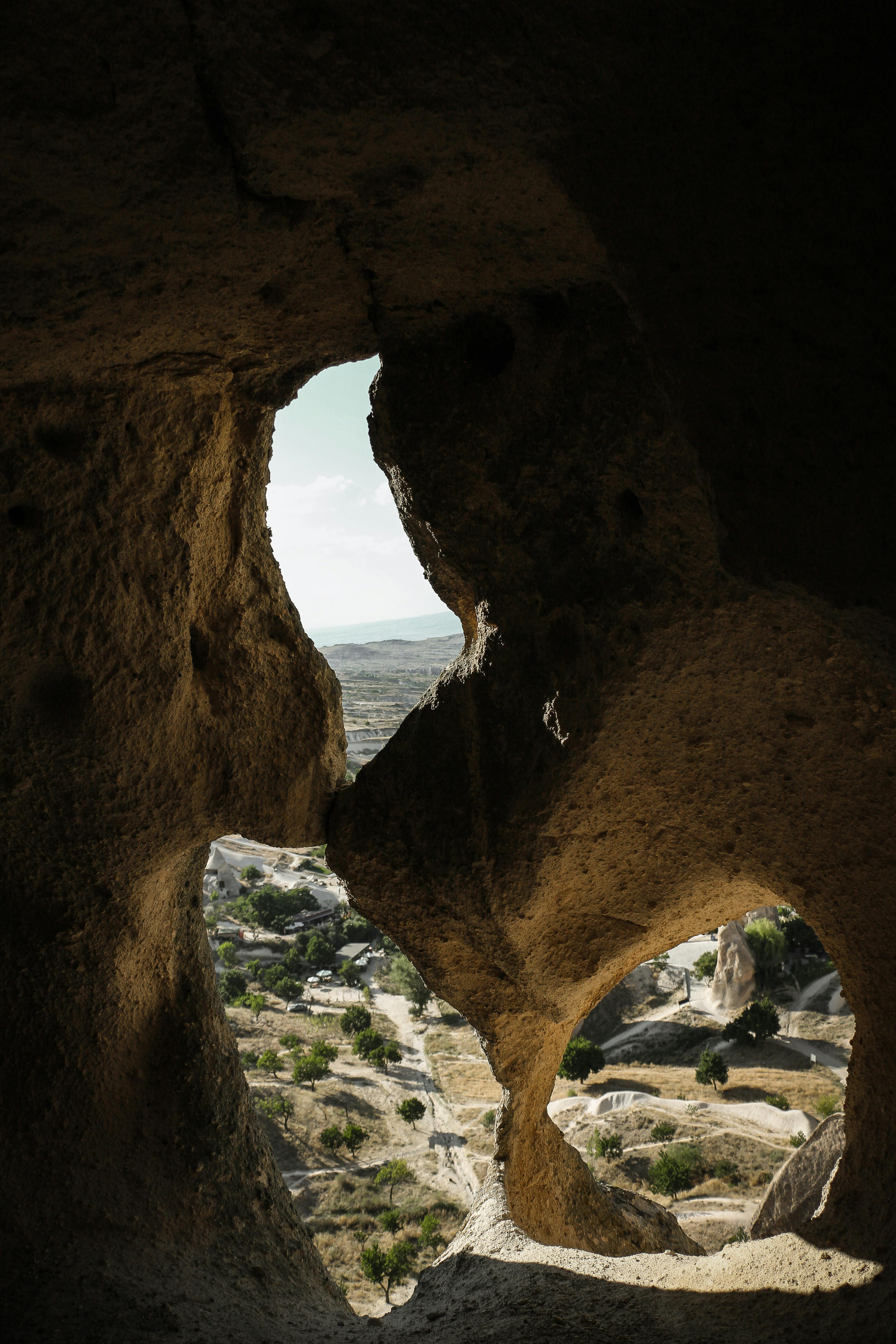 Rocks in Cave · Free Stock Photo