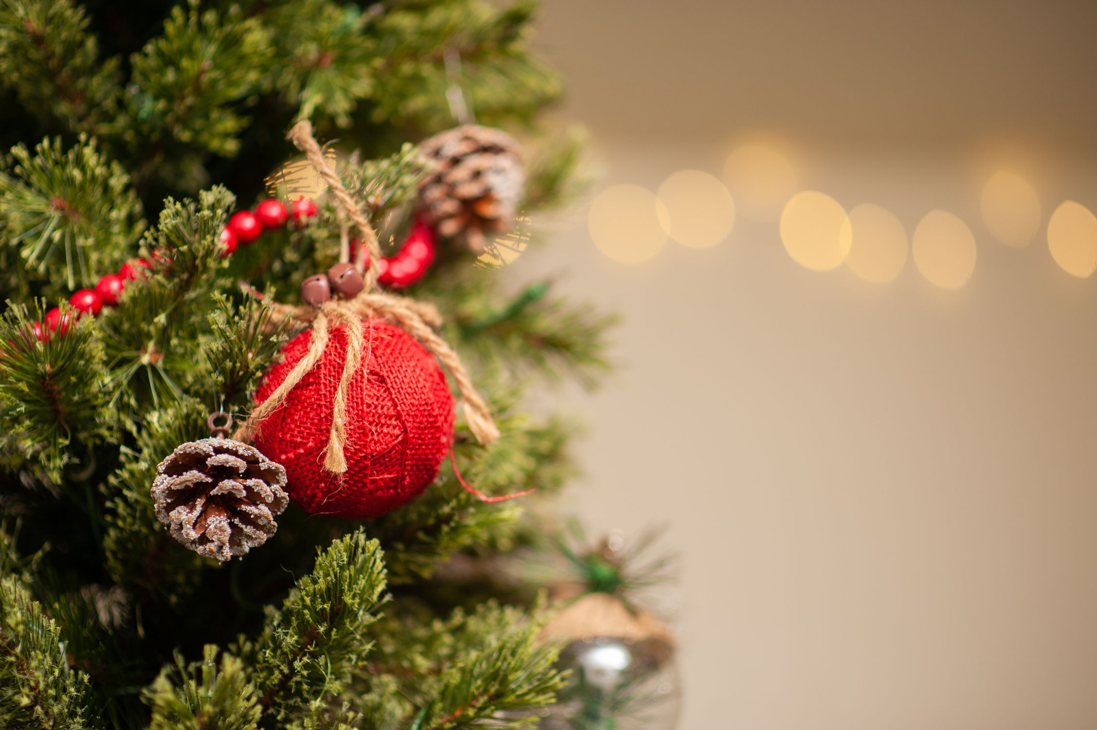 A Christmas Tree With Ornaments And Pine Cones Free Stock Photo a-christmas-tree-with-ornaments-and-pine-cones-free-stock-photo