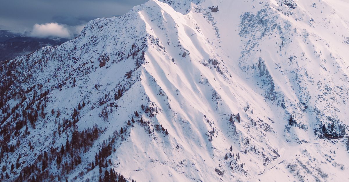 Snow Covered Ridge · Free Stock Photo
