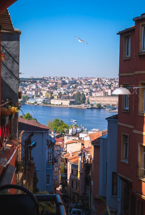 Free Scenic cityscape of Istanbul with vibrant buildings and river view on a sunny day. Stock Photo