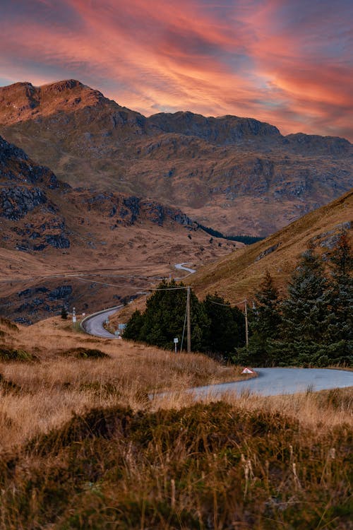 Free Scenic View of Mountains near Country Road  Stock Photo