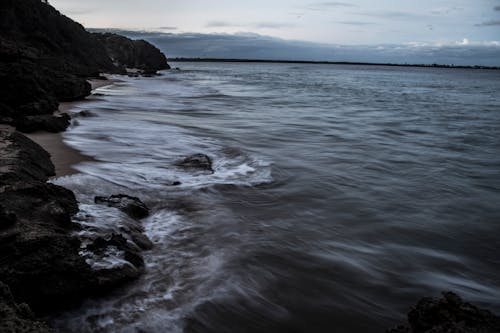 Foto d'estoc gratuïta de Costa, exposició prolongada, mar