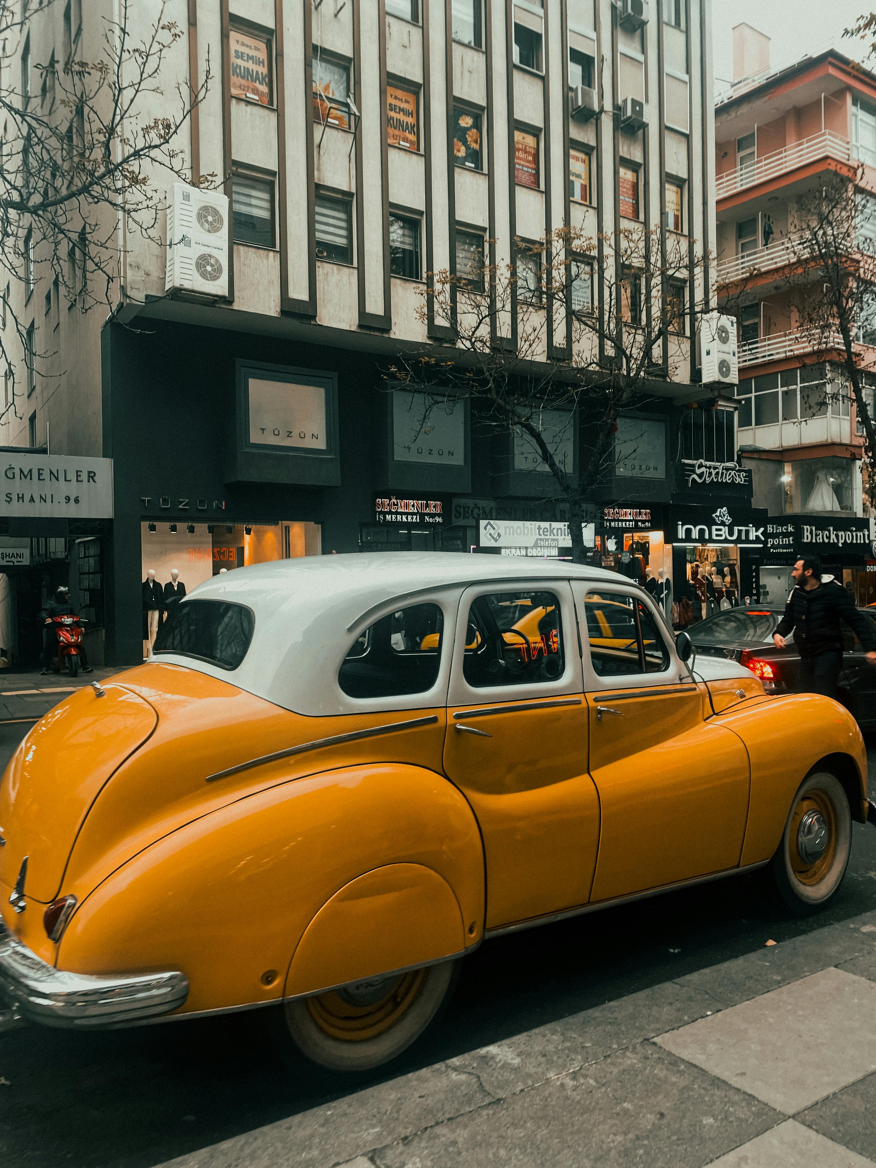 Car on City Street · Free Stock Photo