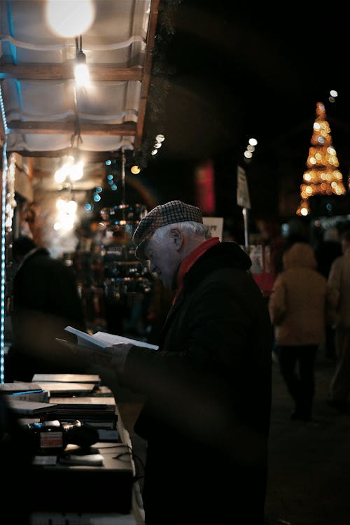 Immagine gratuita di cappello, esterno, giacca nera