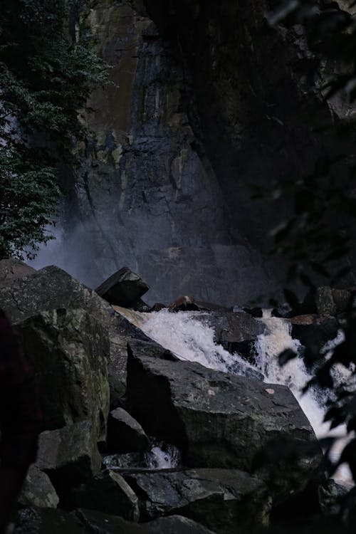 Kostenloses Stock Foto zu erodiert, felsen, fließendes wasser