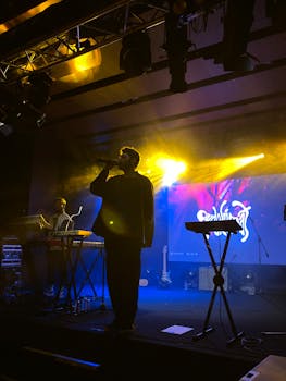 Energetic live music performance in İstanbul featuring dynamic lighting effects.