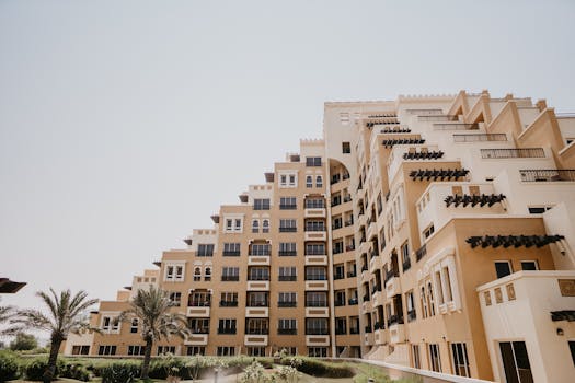 Stunning modern architecture of a luxury hotel in Dubai, showcasing unique design elements and city atmosphere.