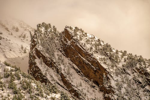Fotobanka s bezplatnými fotkami na tému hora, horský vrchol, kameň