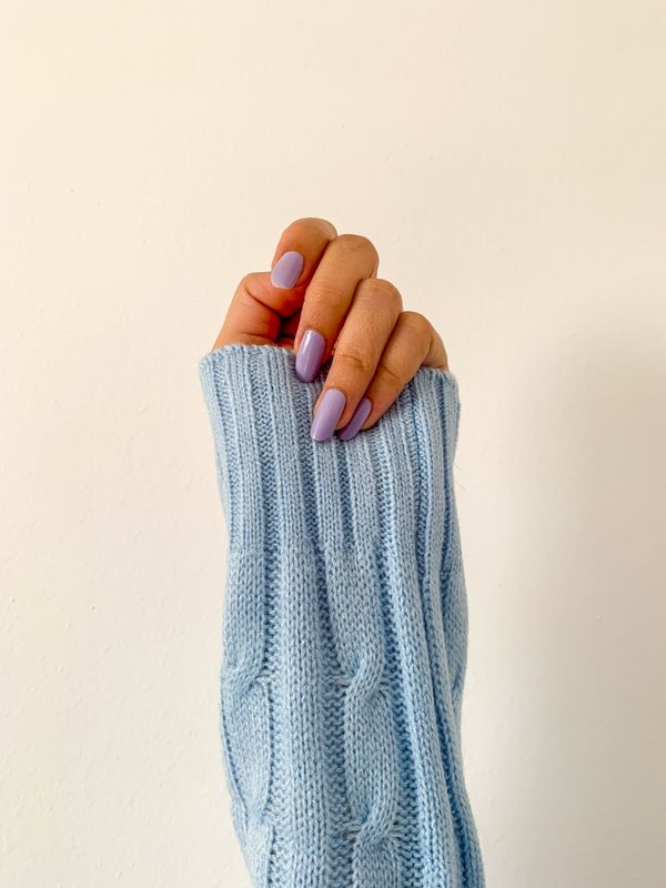 Mauve creme manicure