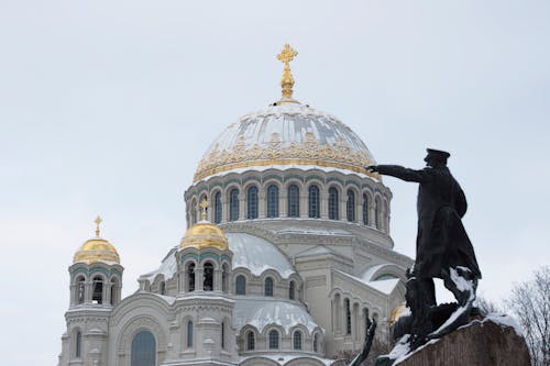 Foto stok gratis gereja ortodok, katedral angkatan laut kronstadt, kubah