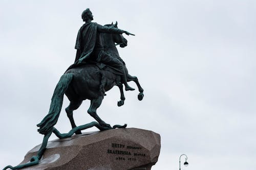 Ingyenes stockfotó biciklizik, emlékmű, fehér ég témában