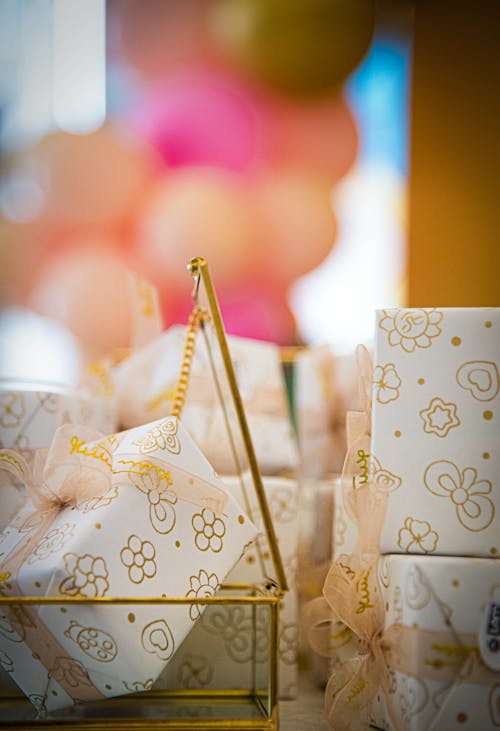 Kostenloses Stock Foto zu bänder, feiern, geschenk verpackt