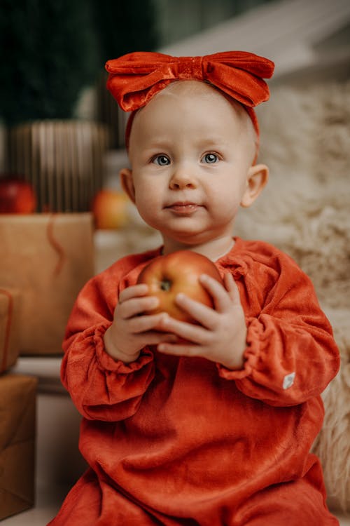 apple, armağan, bebek içeren Ücretsiz stok fotoğraf