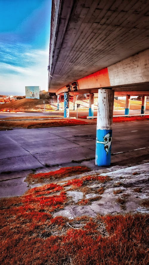 Kostenloses Stock Foto zu brücke, straße, unterseite