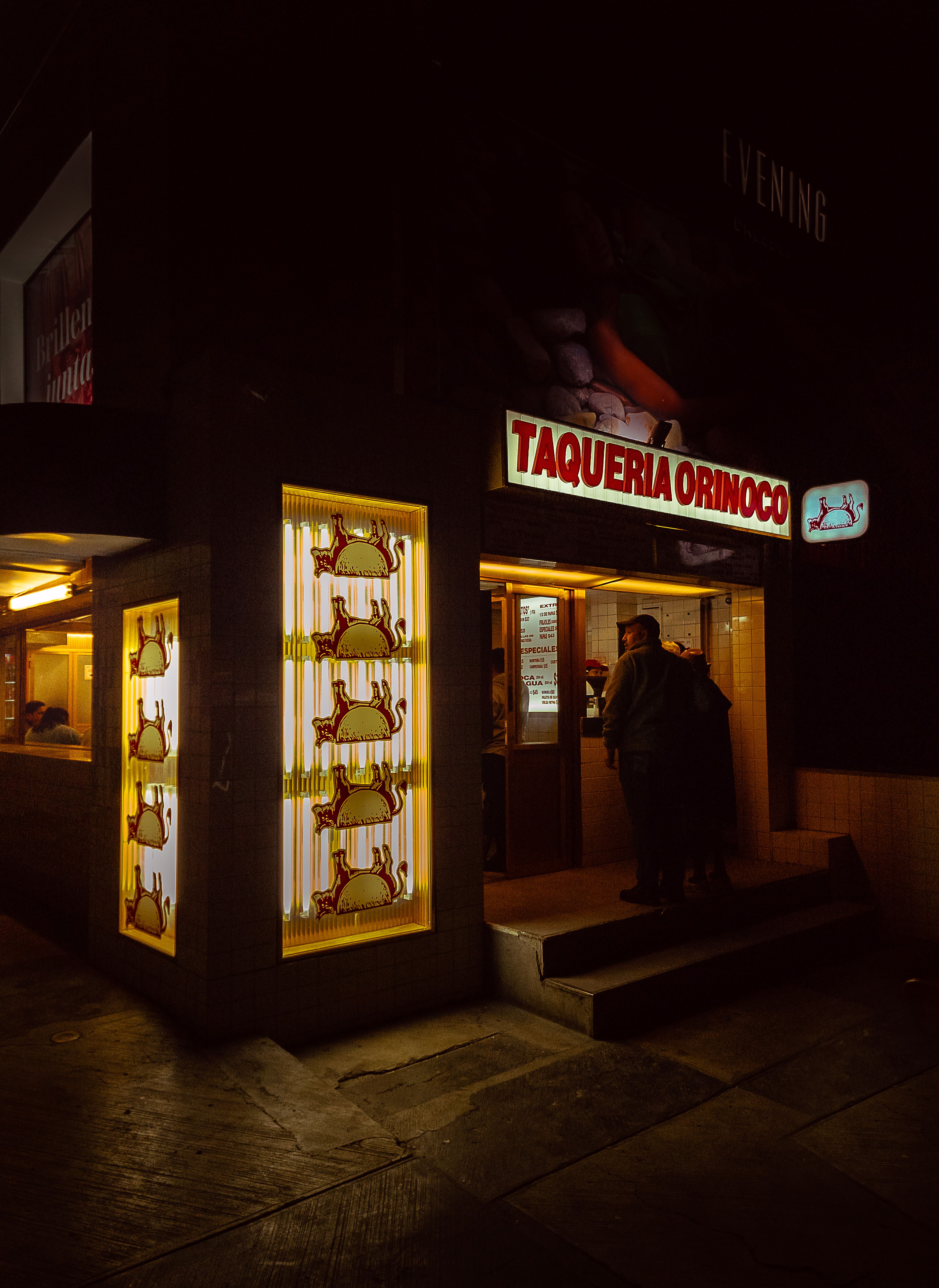 Illuminated taco stand in Monterrey, Mexico offers street food at night.