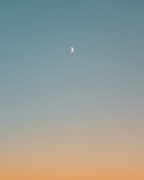 Foto profissional grátis de céu, lua, meia-lua