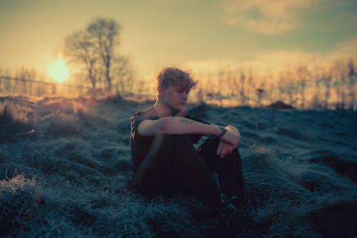 Gratis stockfoto met alleen zijn, blond haar, buiten