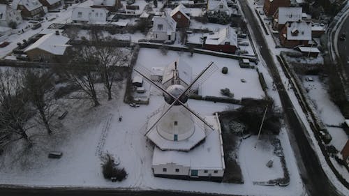 Foto profissional grátis de arquitetura. cidade, deixe nevar, dia de inverno