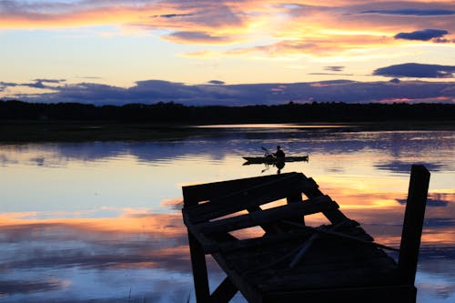 Základová fotografie zdarma na téma dok, jezero, kánoe