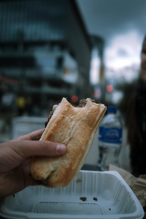 Бесплатное стоковое фото с бутерброды, вертикальный выстрел, вкусный