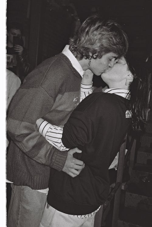 Fotos de stock gratuitas de adolescente, amor, besando