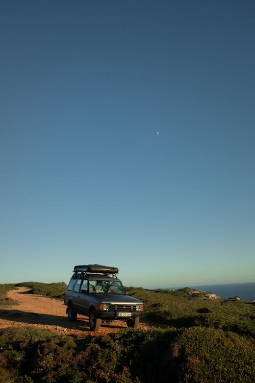 Бесплатное стоковое фото с 4x4, вертикальный выстрел, внедорожник