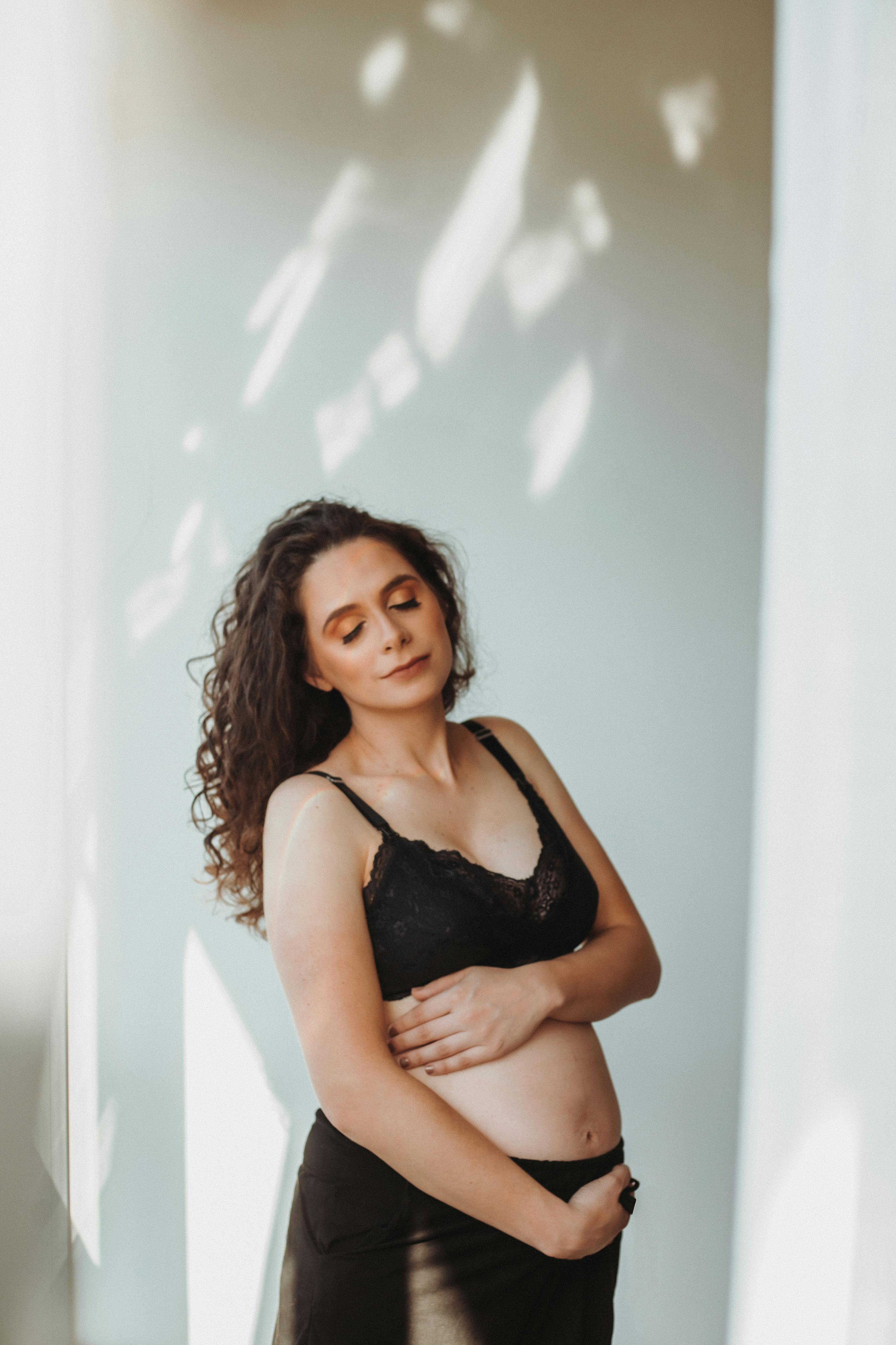 Does Kassandra get pregnant?